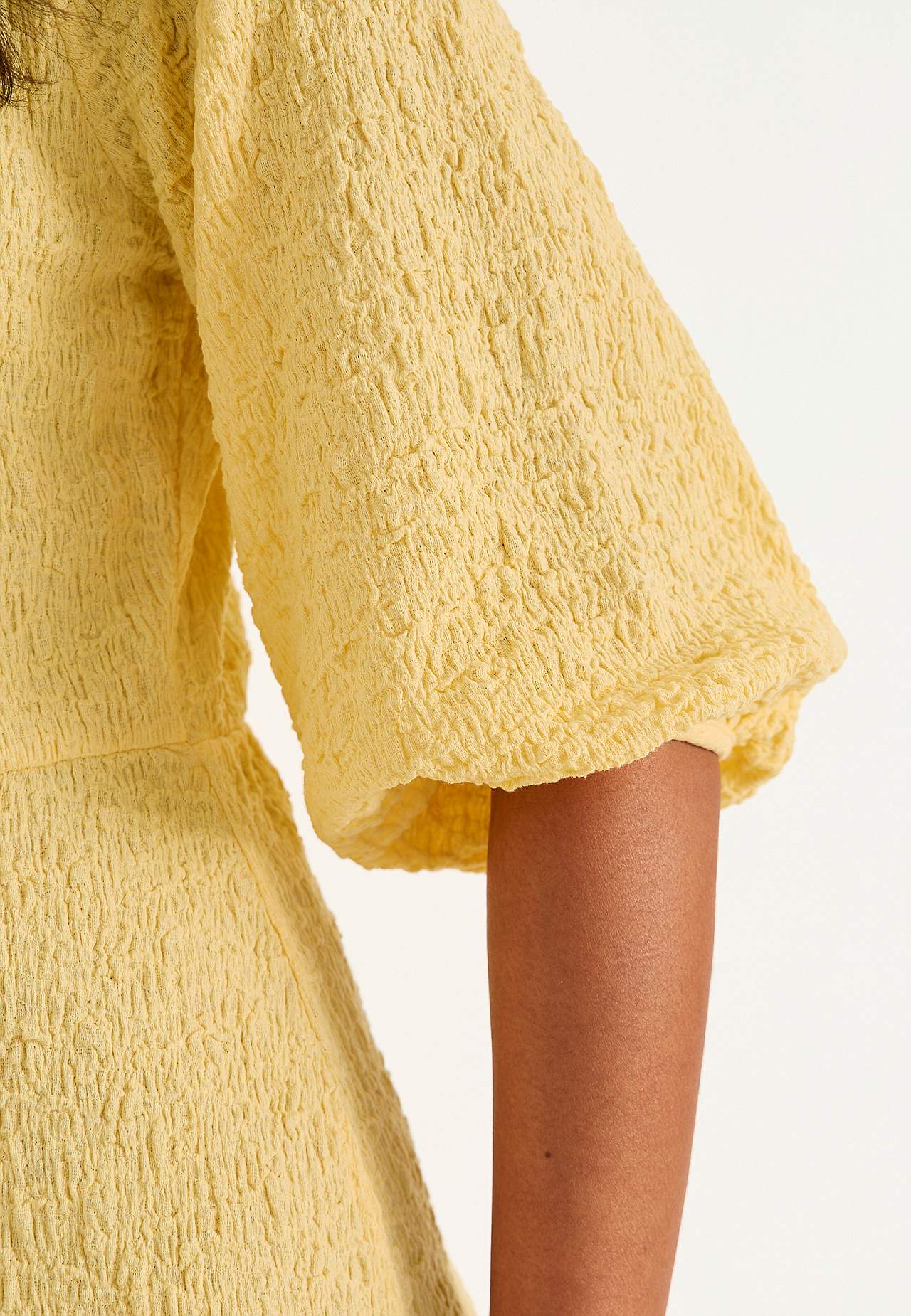 Žerzejové šaty se strukturou