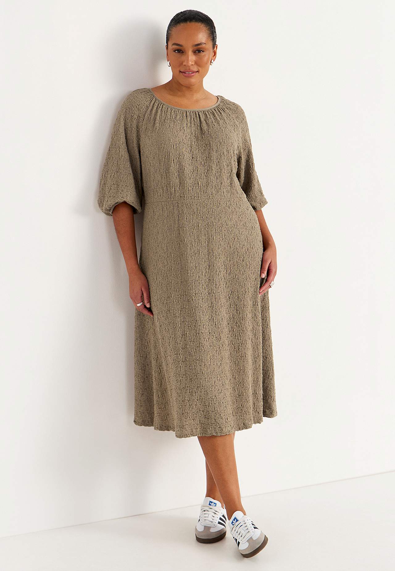 Žerzejové šaty se strukturou