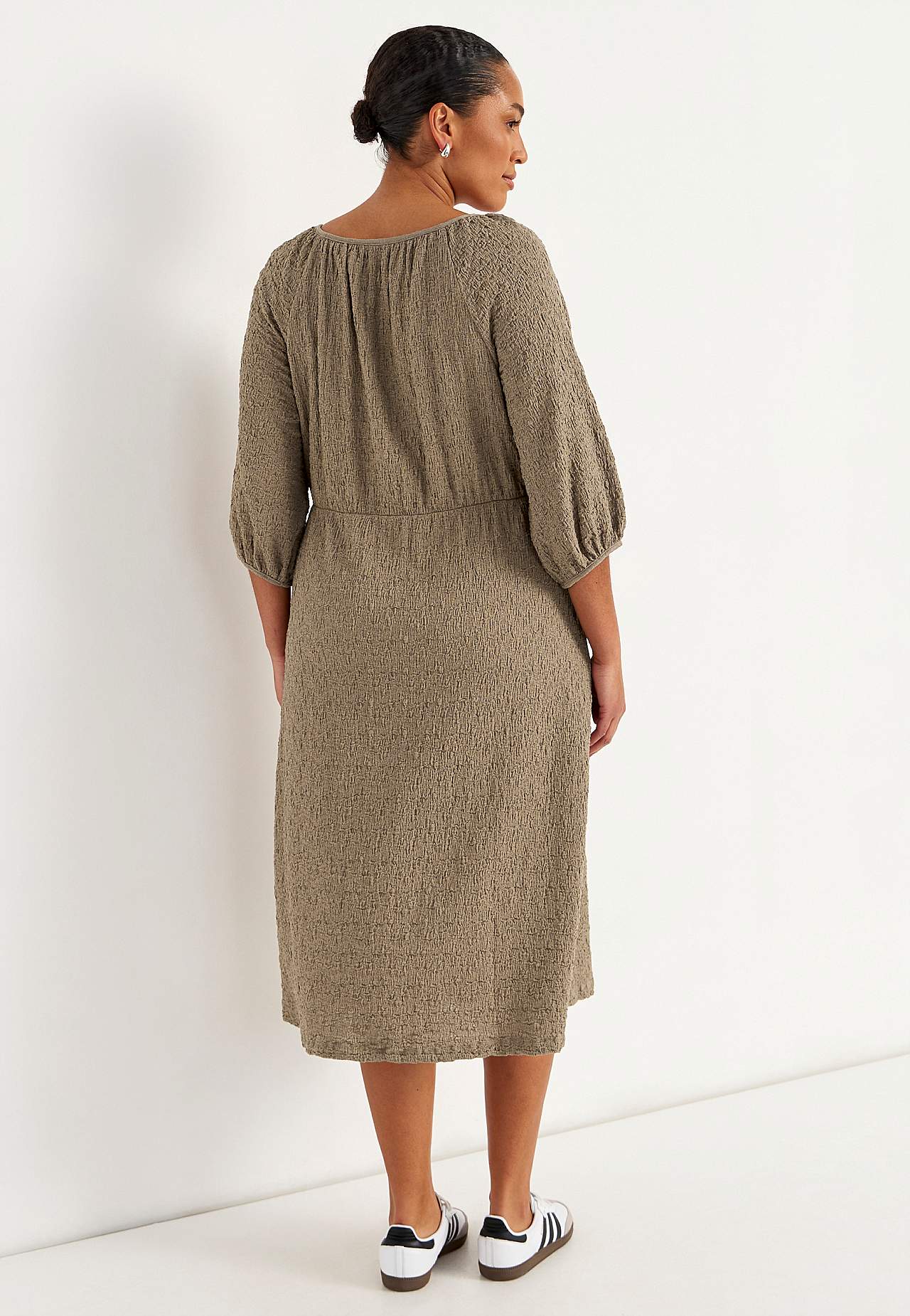 Žerzejové šaty se strukturou