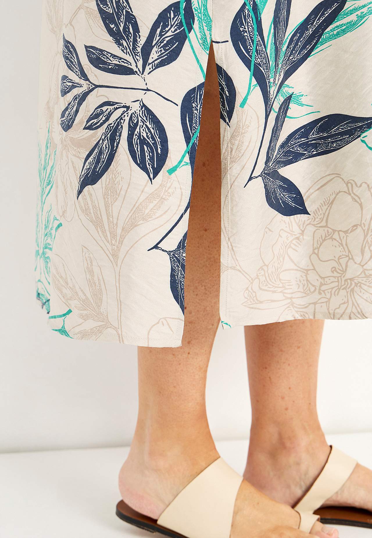 Květinové košilové šaty z měkké směsi viskózy