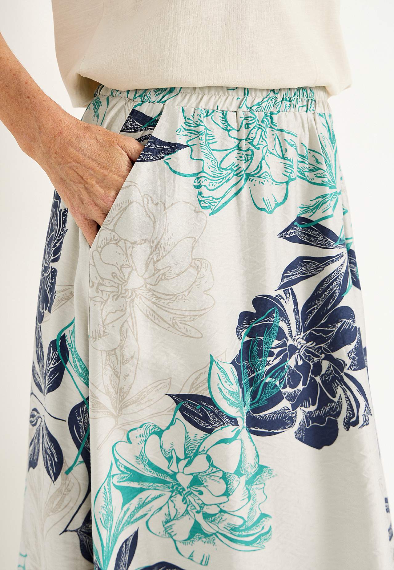 Květinová sukně s kapsami