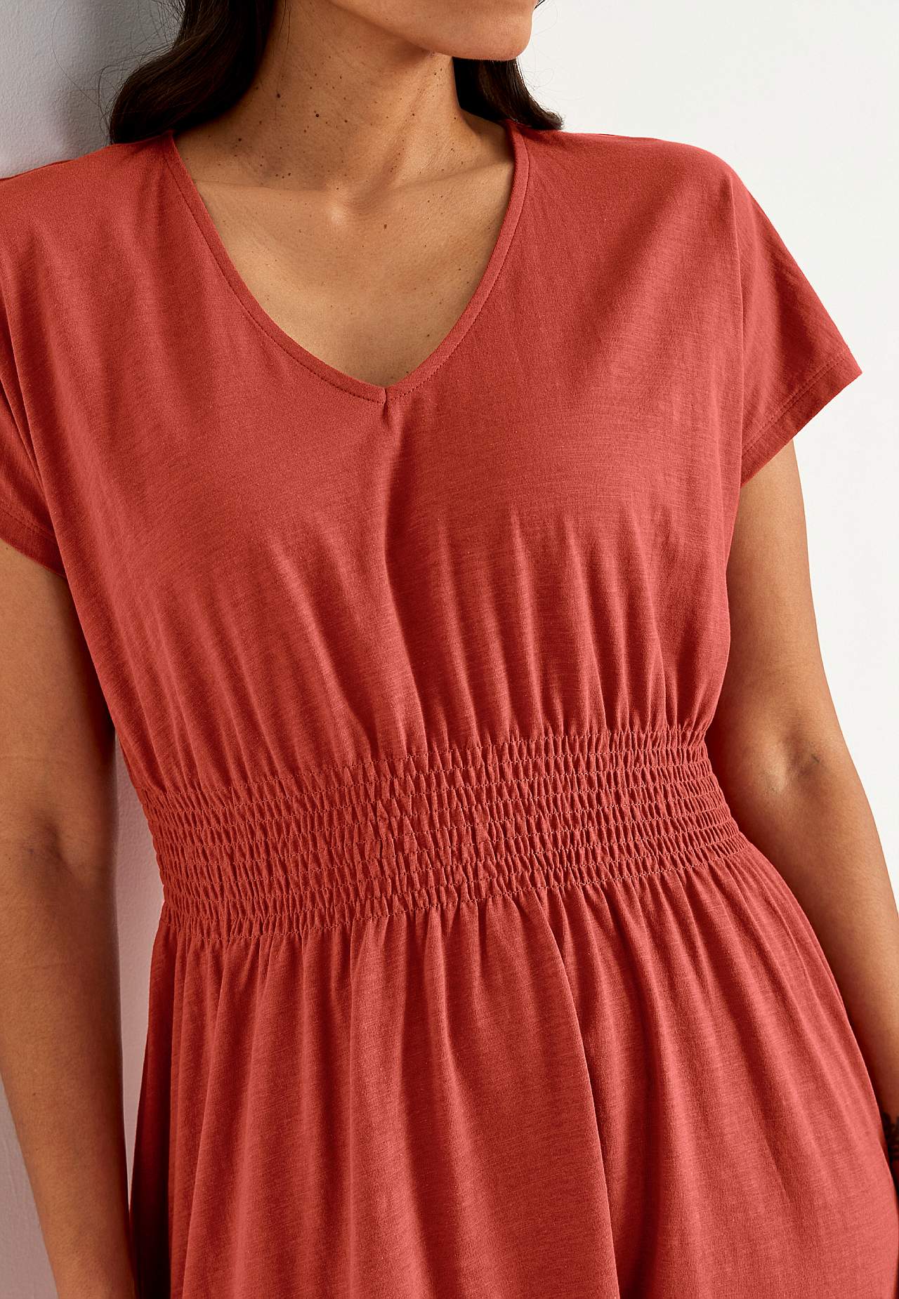 Žerzejové šaty s nabíráním