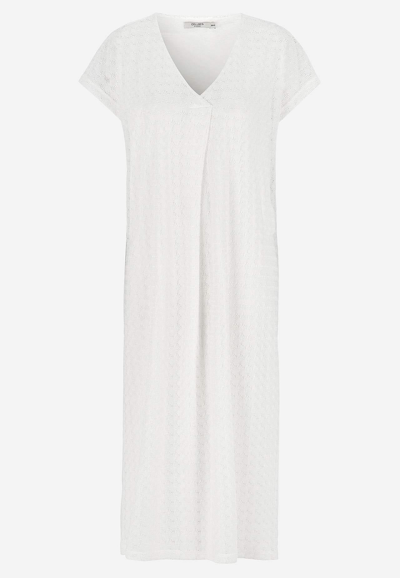 Šaty s krásným propracovaným vzorem