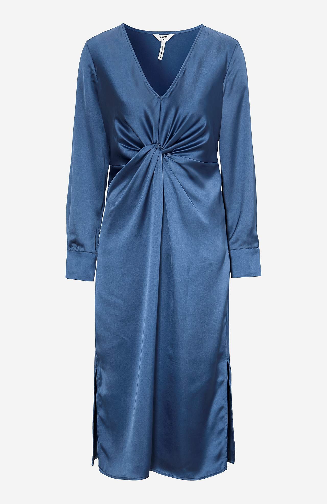 Saténové šaty s výstřihem ve tvaru V