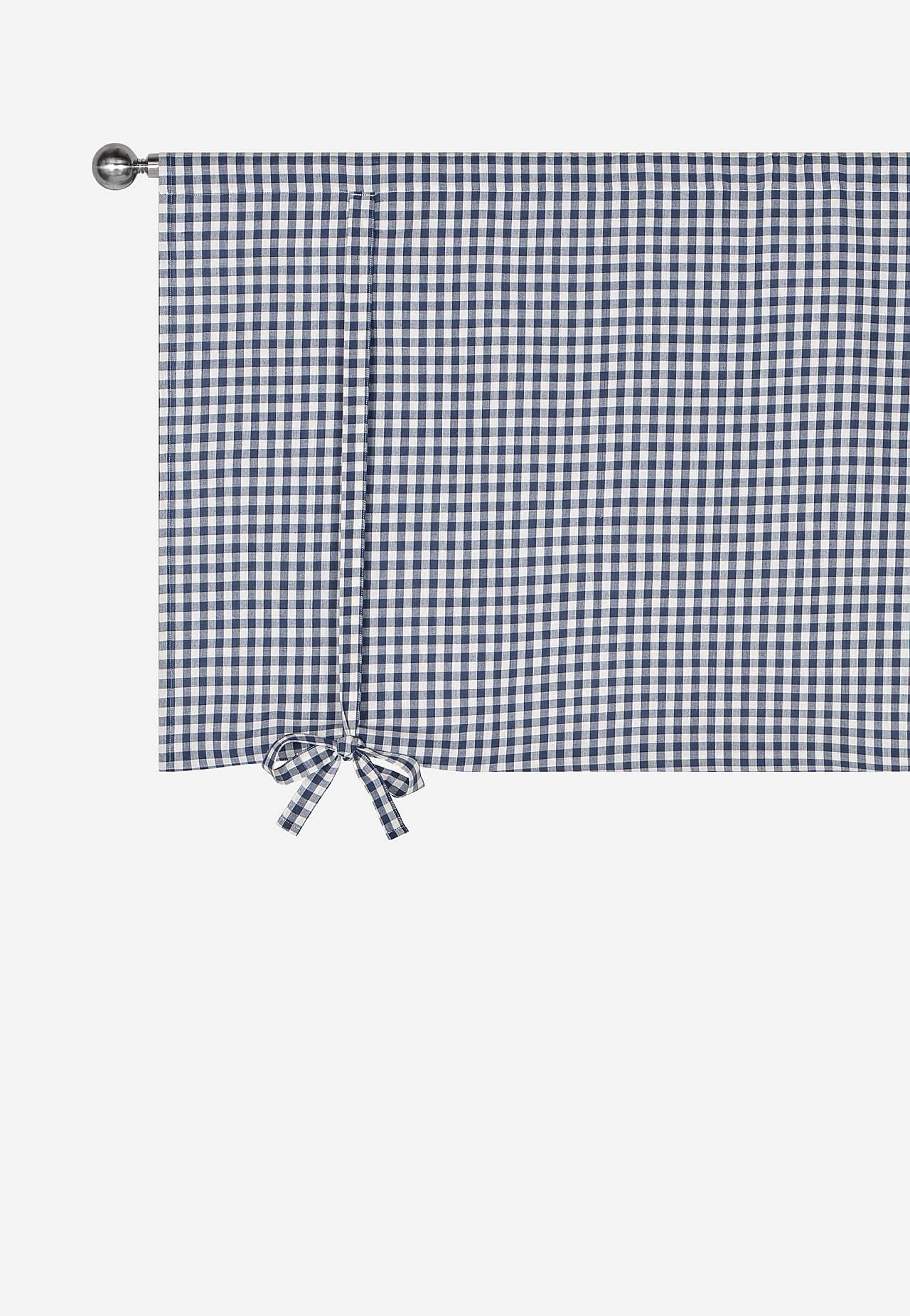 Tkaná a mřížkovaná římská roleta