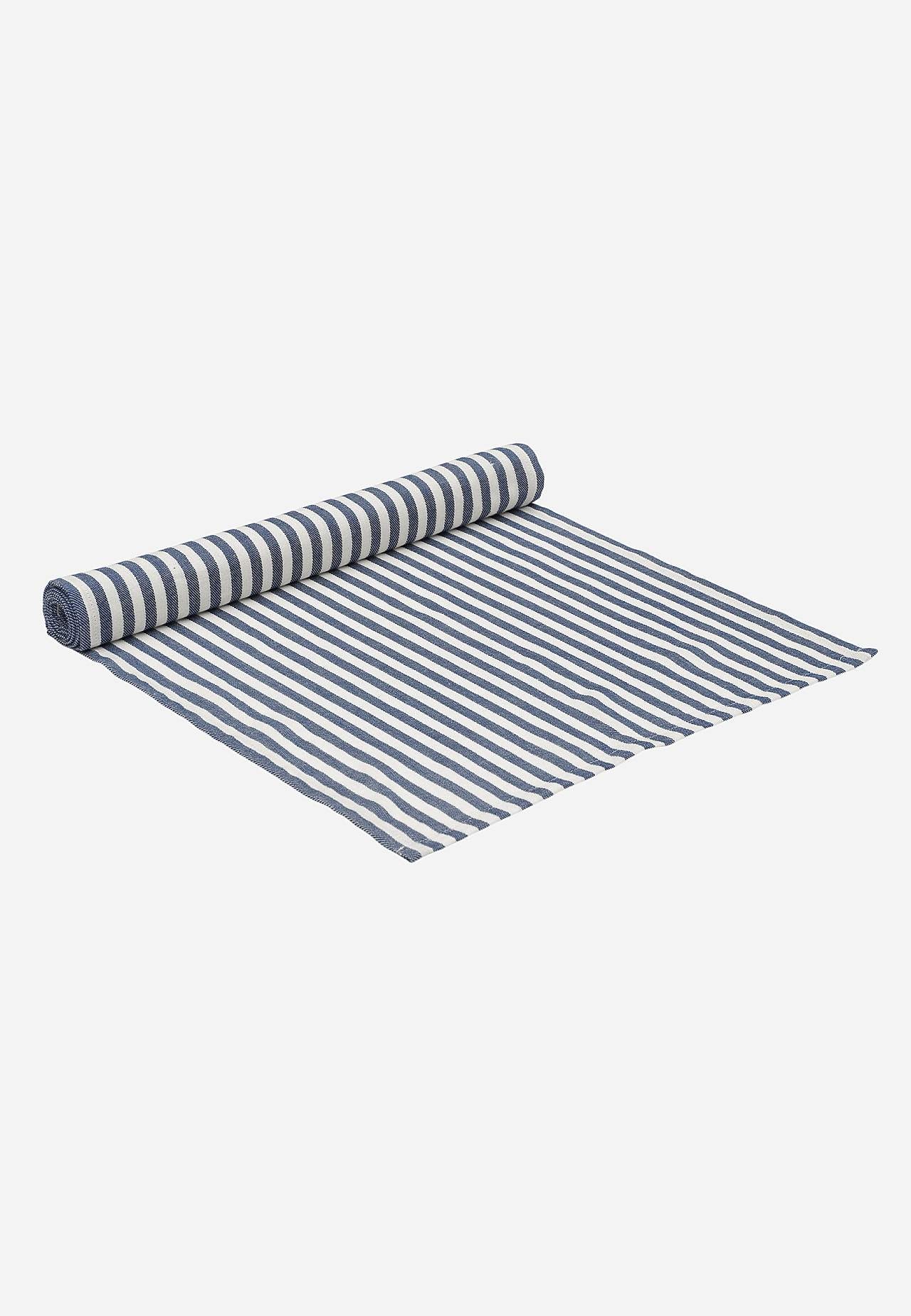 Tkaný a pruhovaný ubrus na stůl